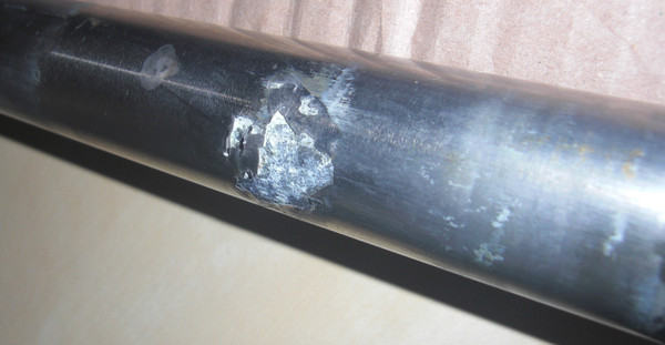 <strong>And I was wondering why the forks didn't work! Dodgy DC118 DH stanchion.</strong><br />Copyright Haydn Williams 2009