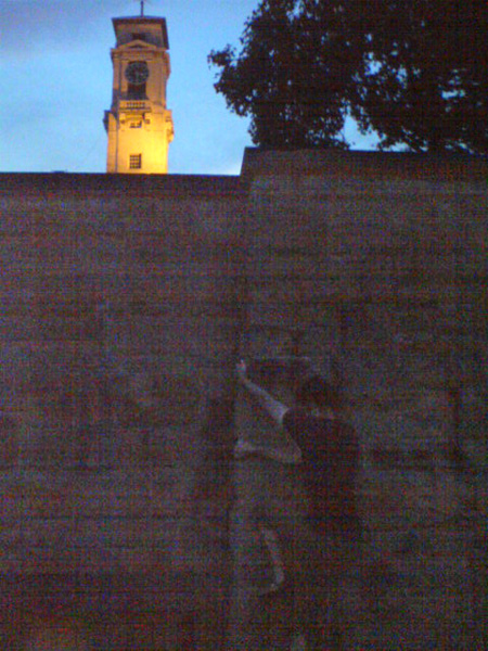 <strong>G climbing on into the darkness.</strong><br />Copyright Haydn Williams 2009