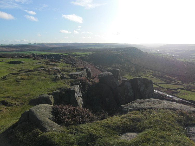 Lovely day for a run - Curbar and Baslow Edges. Copyright Haydn Williams 2009.