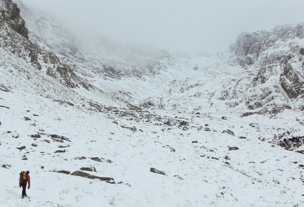 <strong>Walking in to Cwm Cneifion.</strong><br />Copyright Haydn Williams 2009.