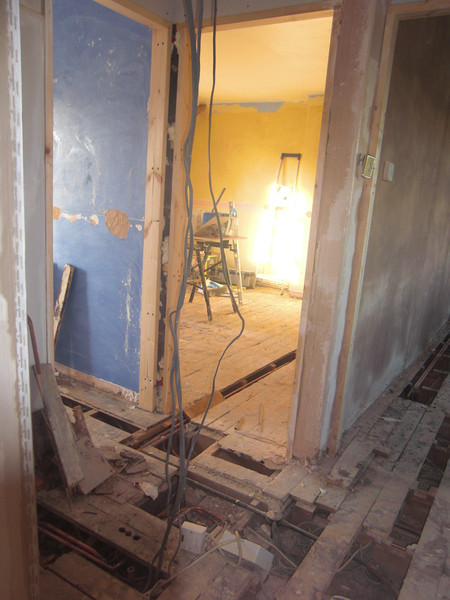 Looking across the landing into the main bedroom. I have no idea what those wires are for.