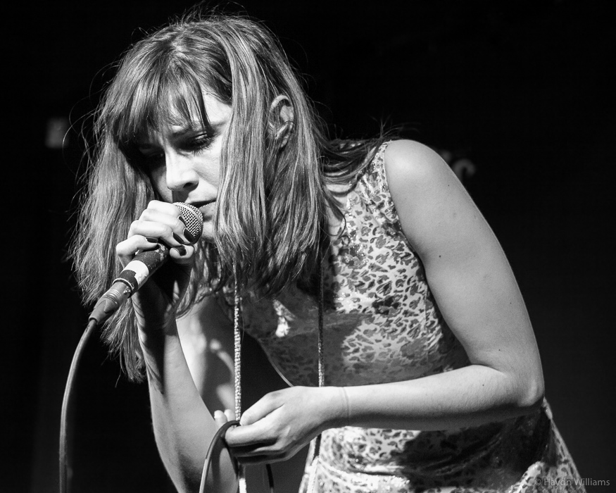 Estrons - Sunflower Lounge, Feb 2016. © Haydn Williams 2016