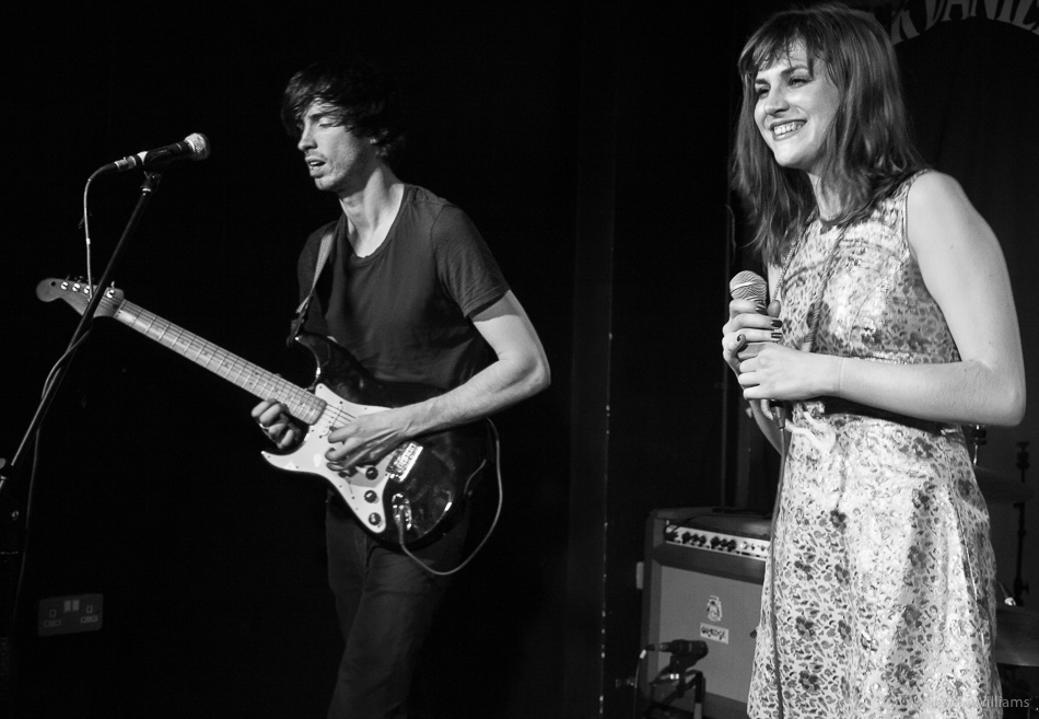 Estrons - Sunflower Lounge, Feb 2016. © Haydn Williams 2016