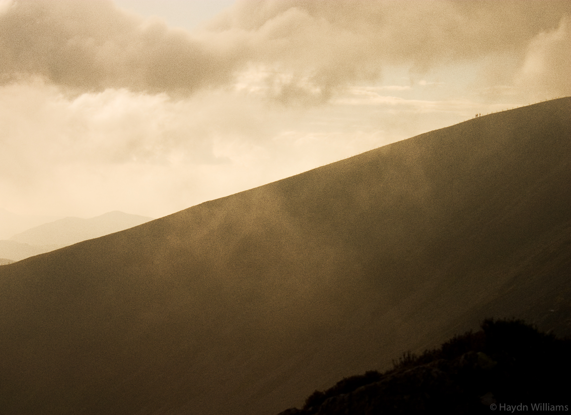 Walkers descending Cadair Idris. © Haydn Williams 2004