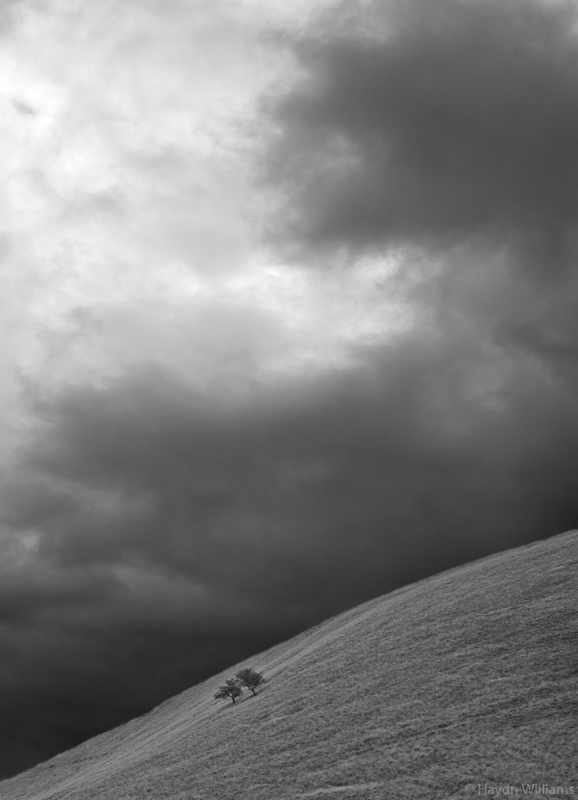 Rain approaching Brown Knoll. © Haydn Williams 2005